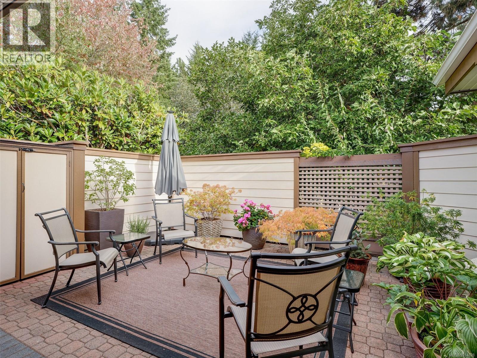 30 901 Kentwood Lane, Saanich