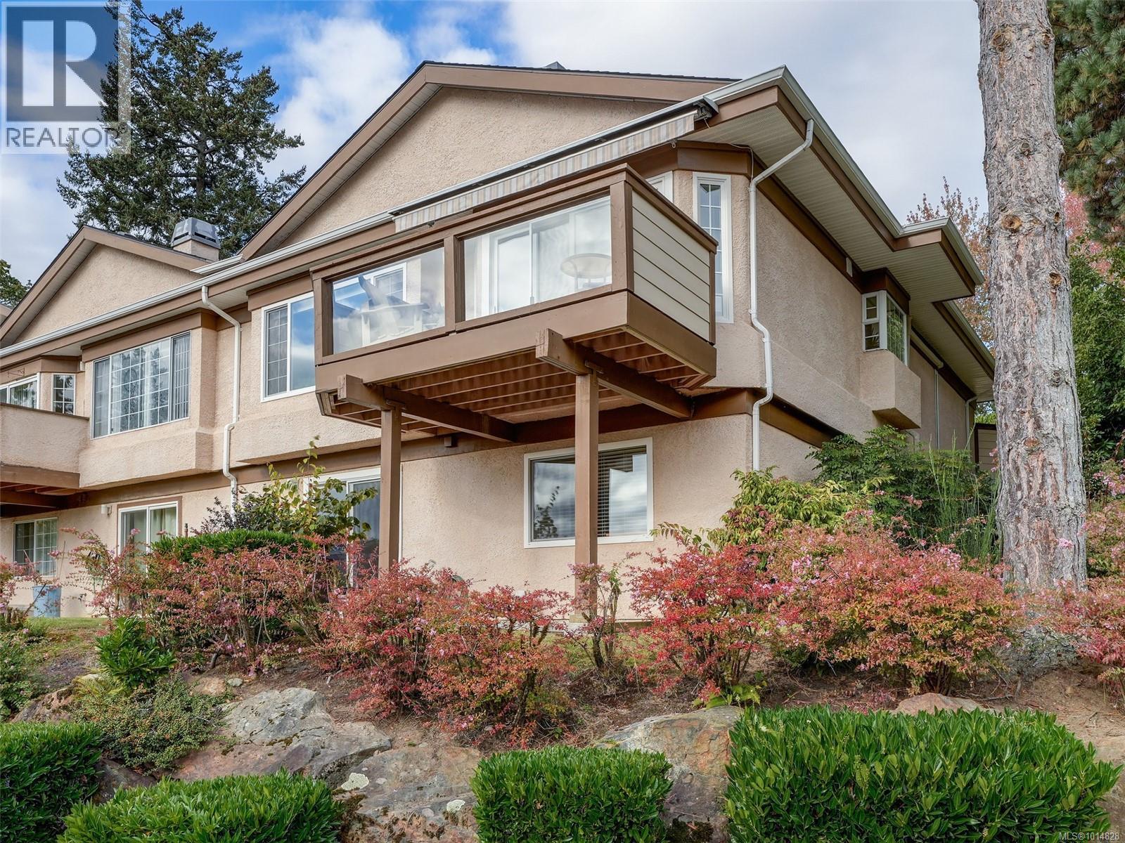 30 901 Kentwood Lane, Saanich