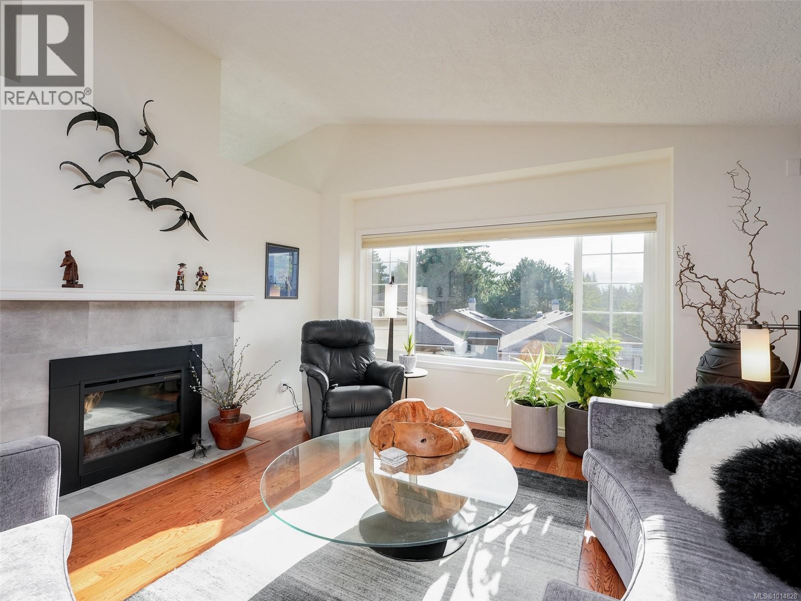 30 901 Kentwood Lane, Saanich