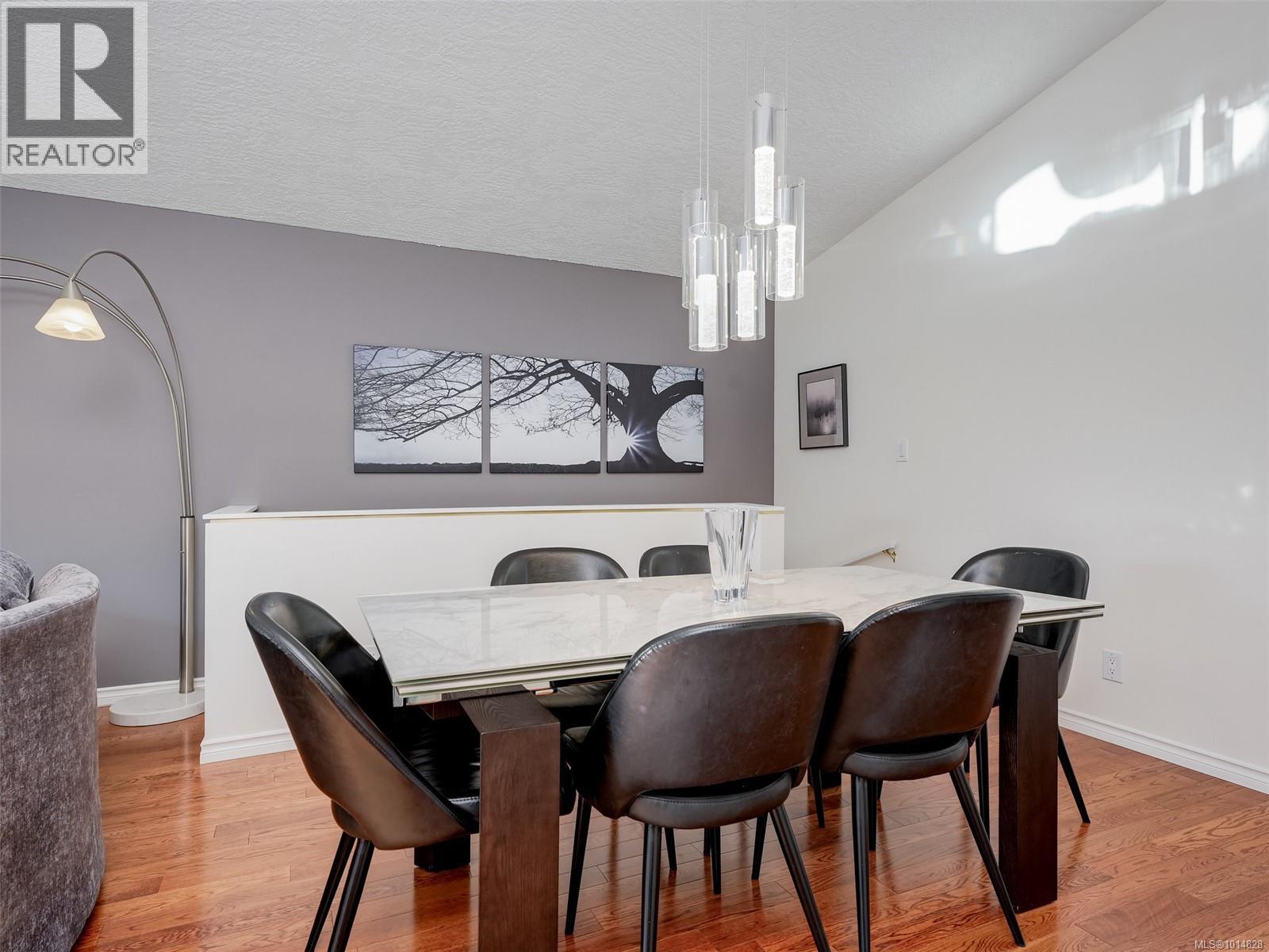 30 901 Kentwood Lane, Saanich