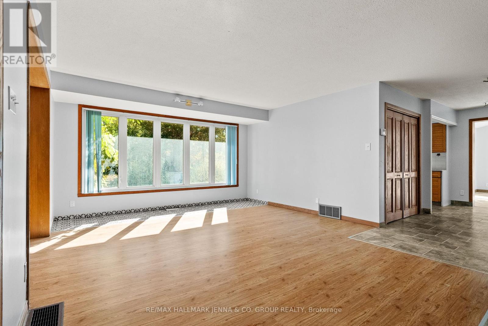 2928 SEGUIN ROAD - 10