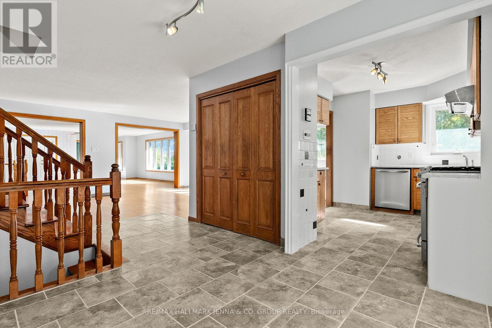 2928 SEGUIN ROAD - 12