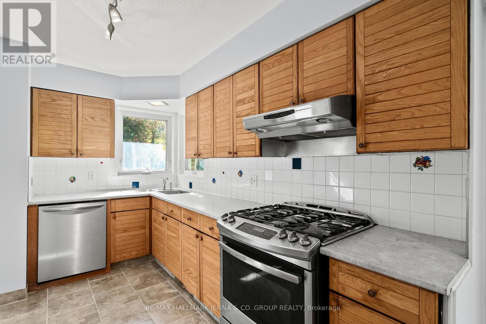 2928 SEGUIN ROAD - 13