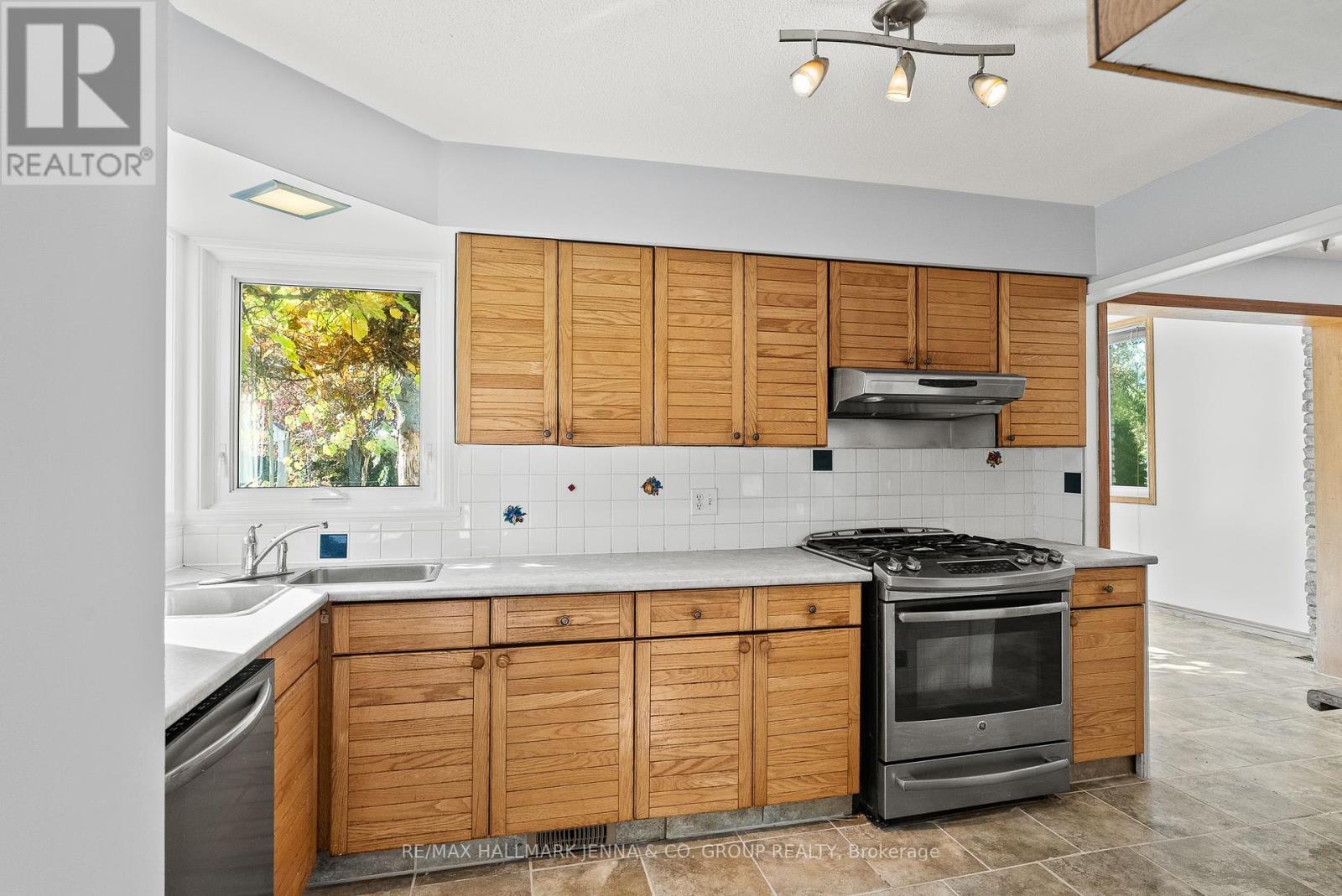 2928 SEGUIN ROAD - 15