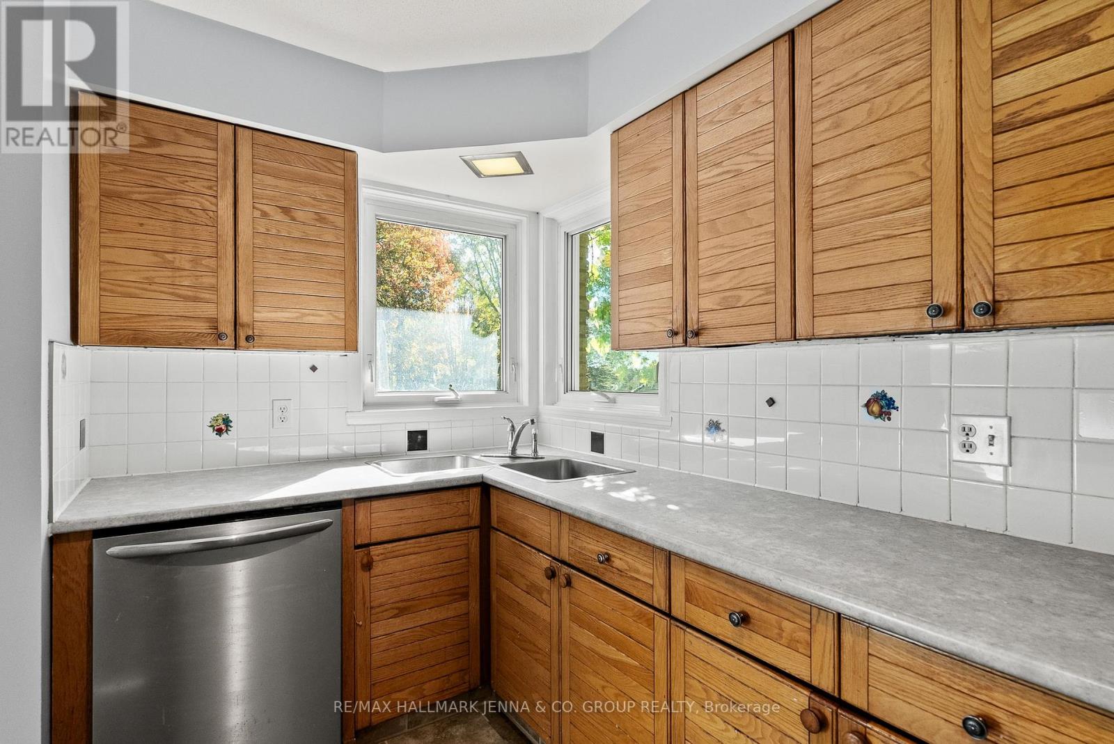 2928 SEGUIN ROAD - 16