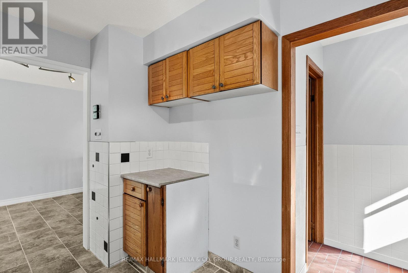 2928 SEGUIN ROAD - 17