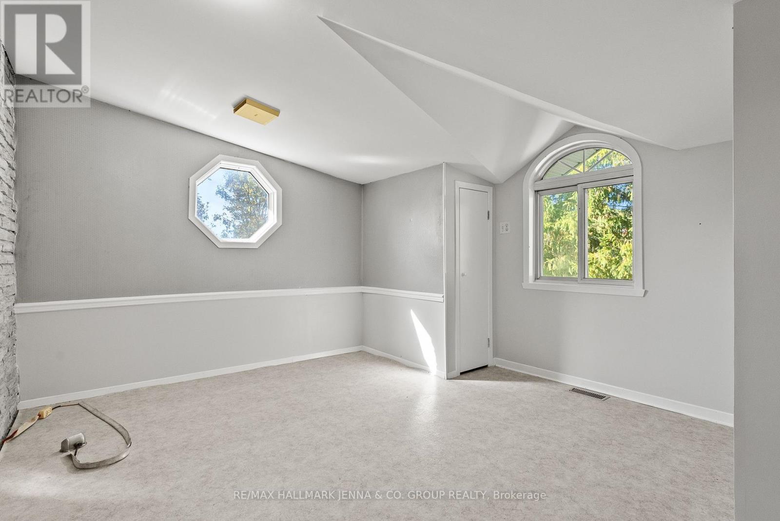 2928 SEGUIN ROAD - 28