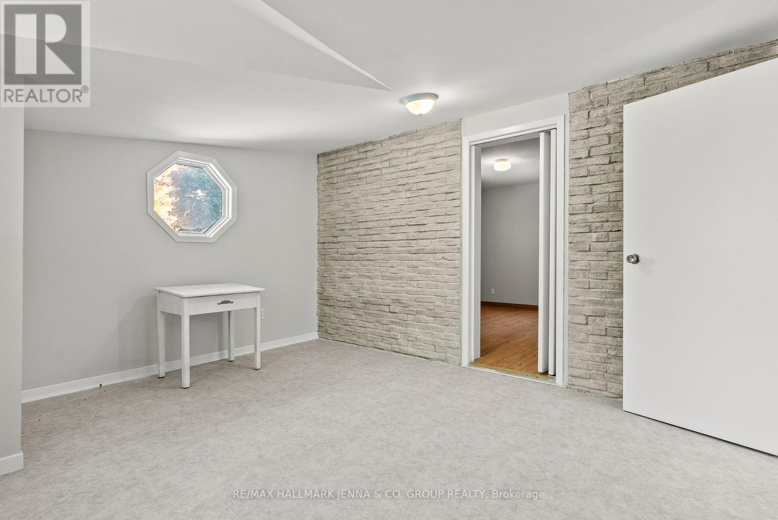 2928 SEGUIN ROAD - 32