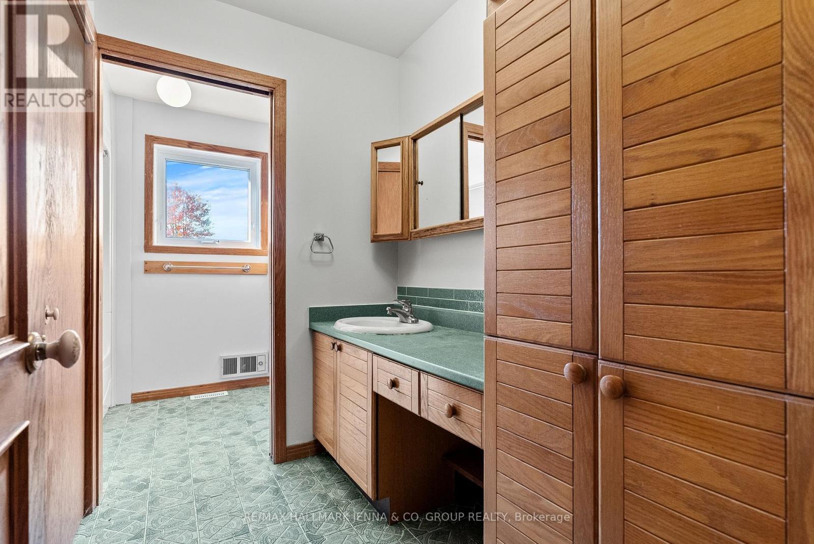 2928 SEGUIN ROAD - 33
