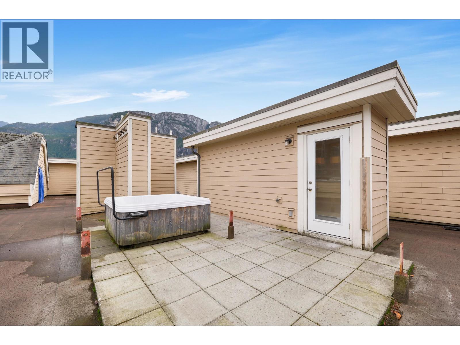 403 1310 VICTORIA STREET, Squamish