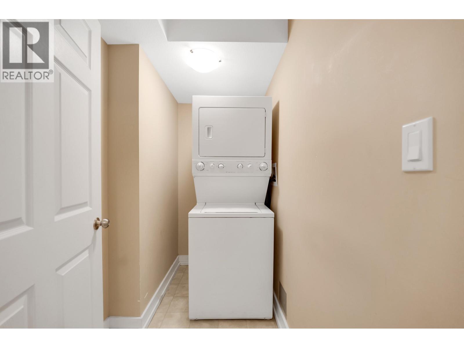 403 1310 VICTORIA STREET, Squamish