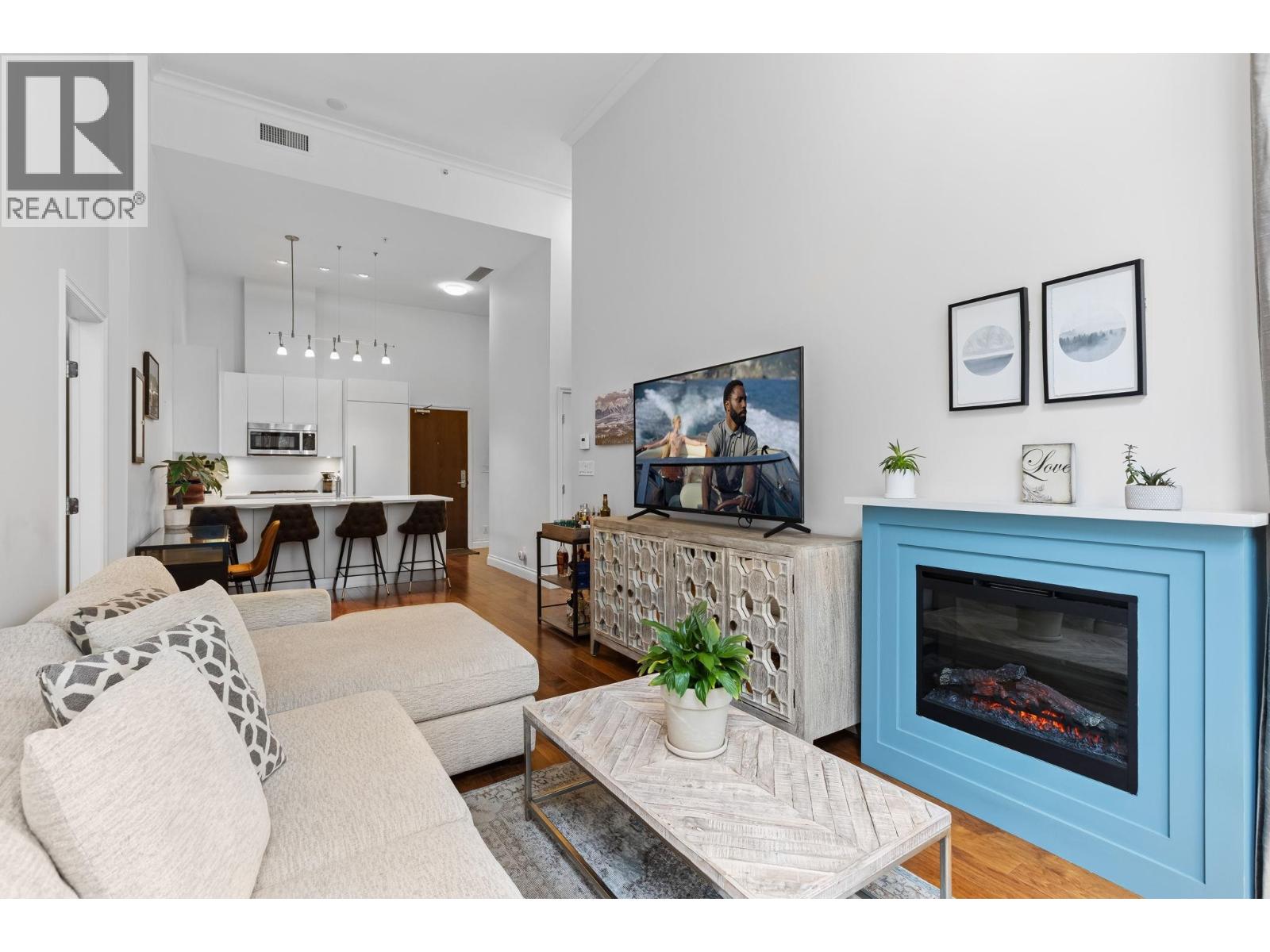 104 199 VICTORY SHIP WAY, North Vancouver