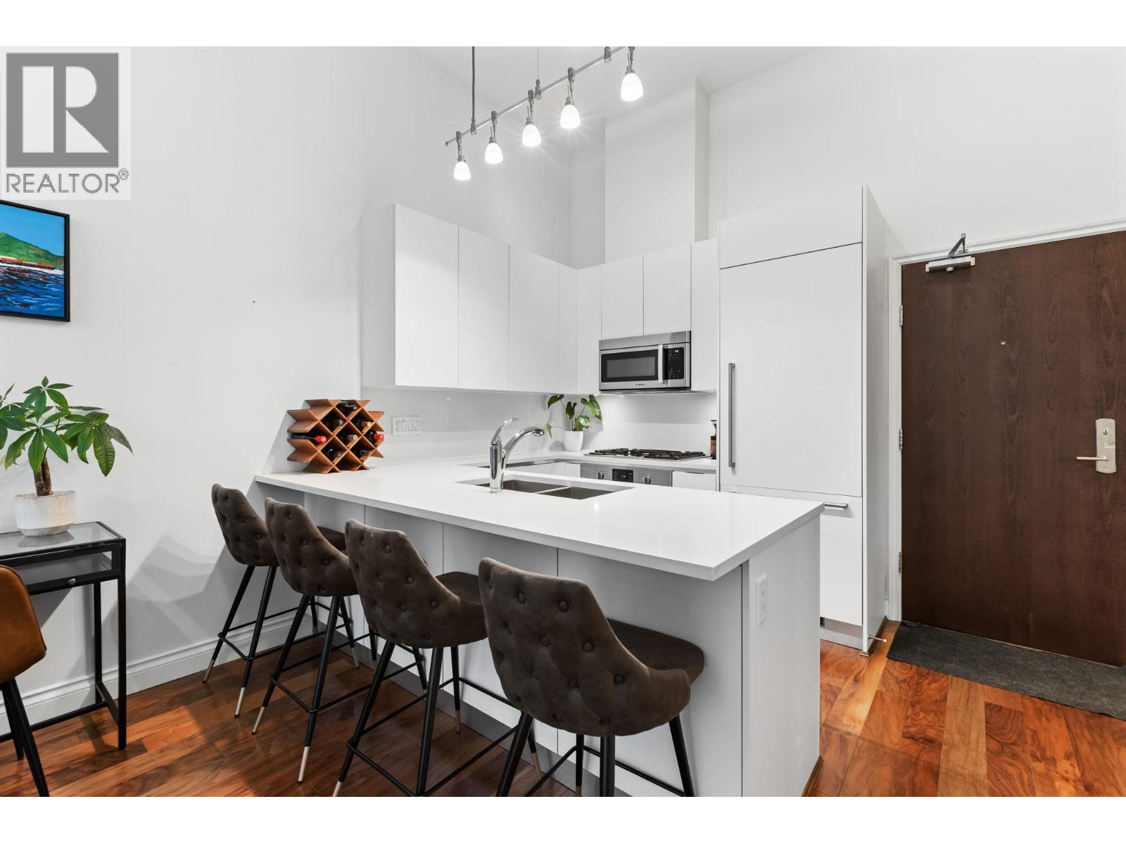 104 199 VICTORY SHIP WAY, North Vancouver