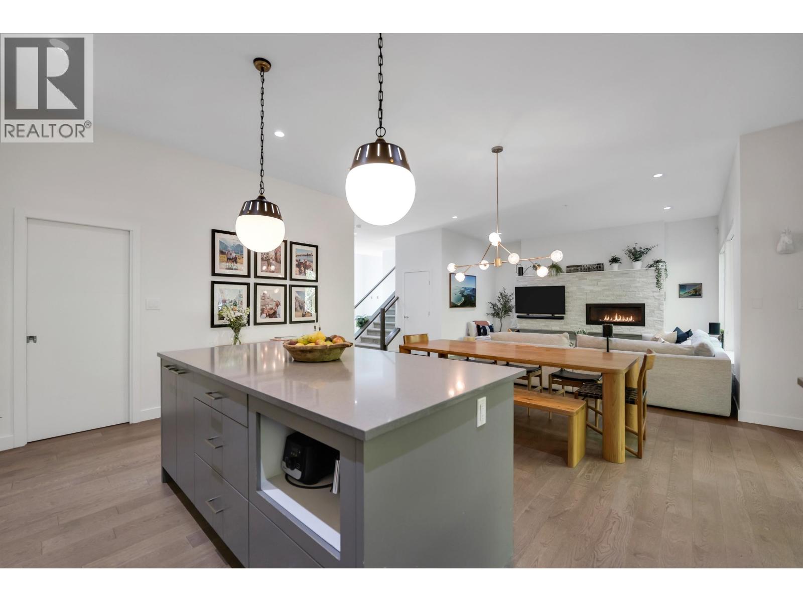 39349 FALCON CRESCENT, Squamish