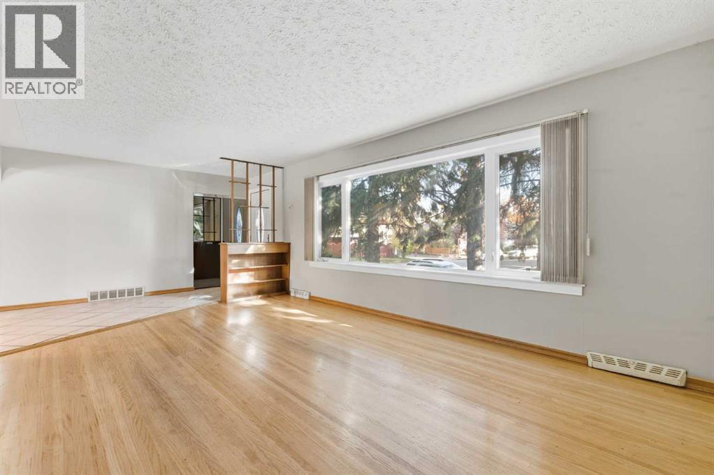 Single Family House Bungalow for Sale in  Mountview Crescent NE Winston Heights/Mountview Calgary 