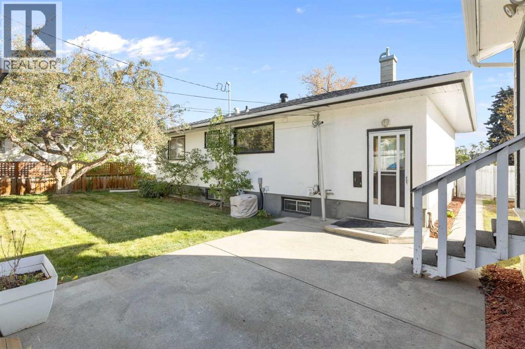 Single Family House Bungalow for Sale in  Kingsland Place SW Kingsland Calgary 
