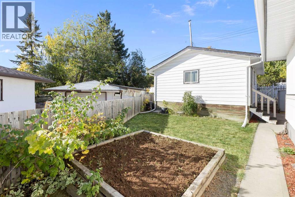 Single Family House Bungalow for Sale in  Kingsland Place SW Kingsland Calgary 