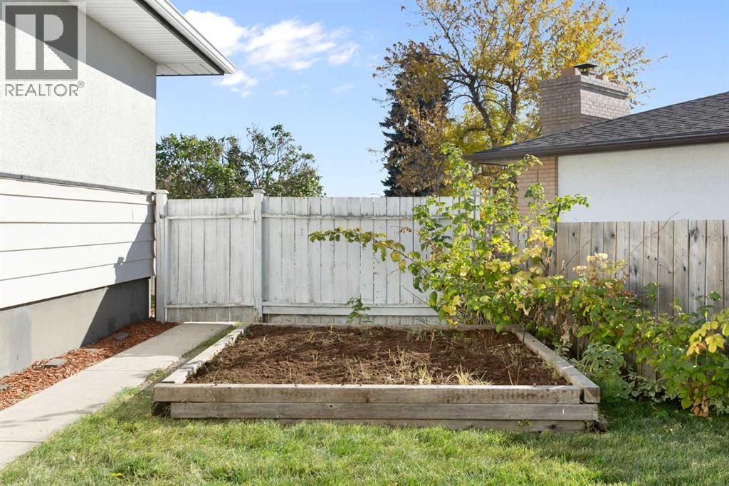 Single Family House Bungalow for Sale in  Kingsland Place SW Kingsland Calgary 