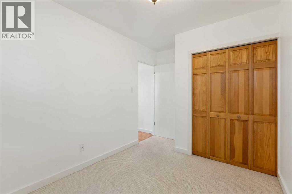 Single Family House Bungalow for Sale in  Kingsland Place SW Kingsland Calgary 