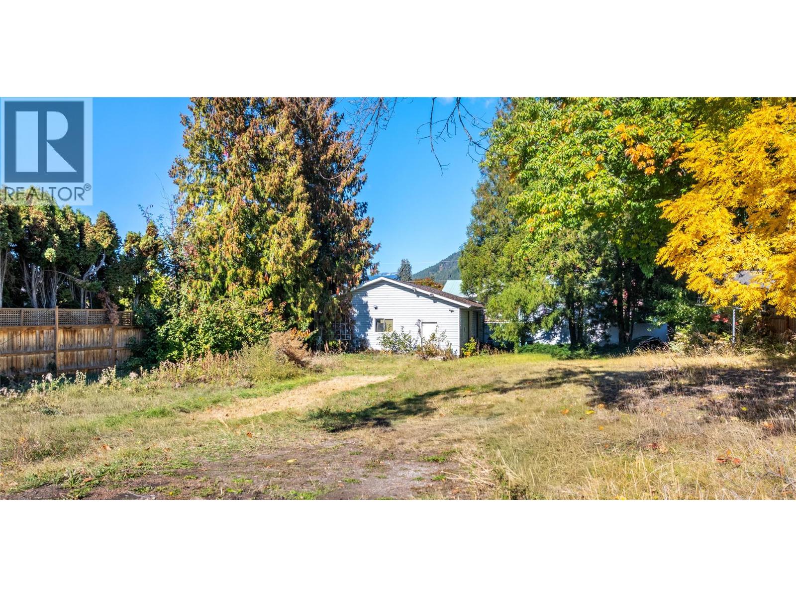 2104 ASH Street - photo 2