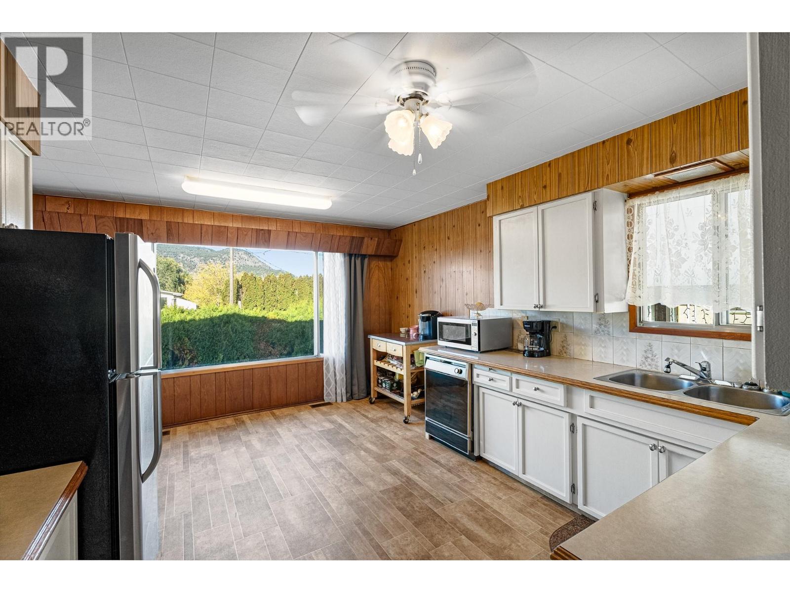 2588 Jackson Avenue, Merritt