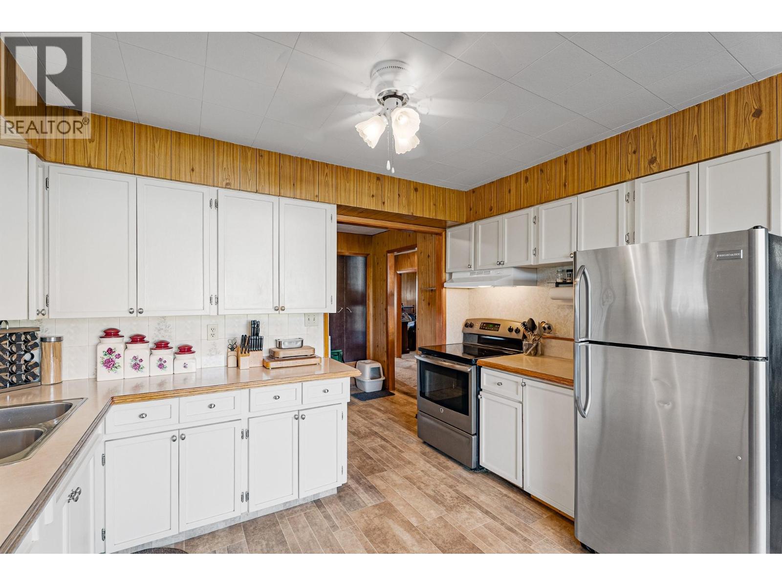 2588 Jackson Avenue, Merritt