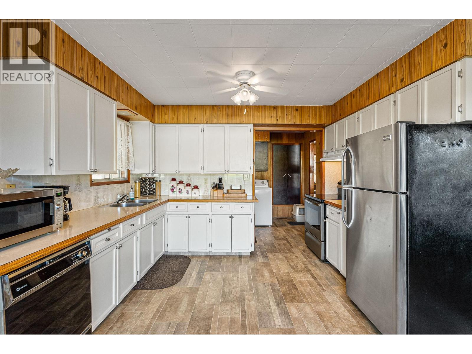 2588 Jackson Avenue, Merritt