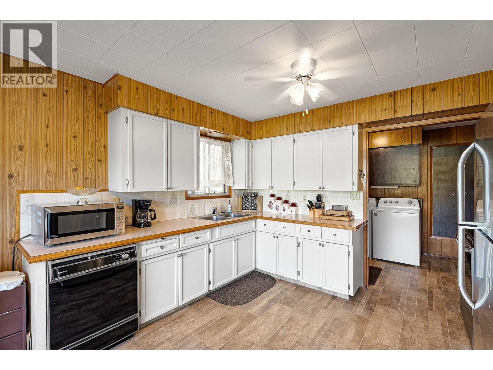 2588 Jackson Avenue, Merritt