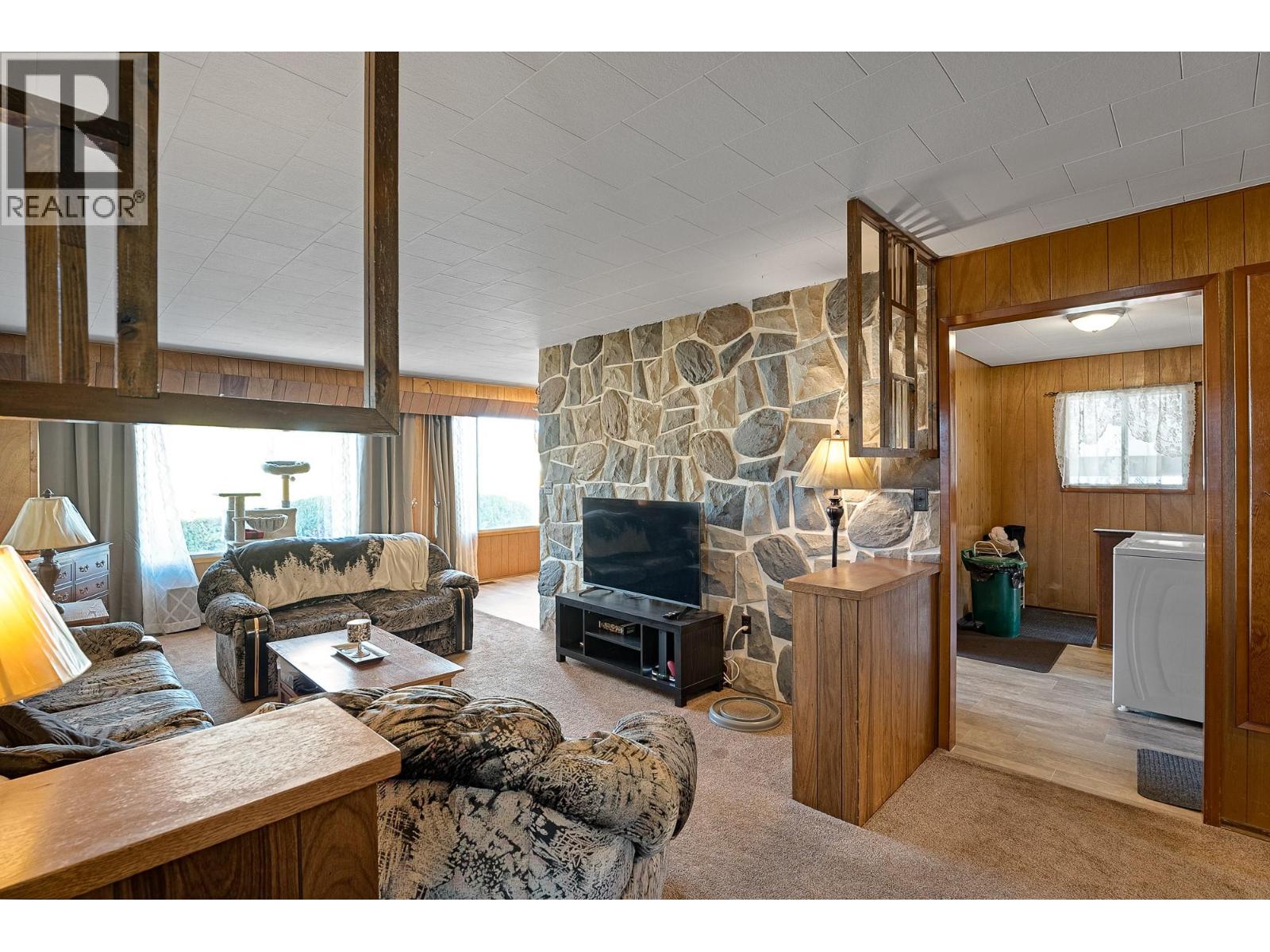 2588 Jackson Avenue, Merritt