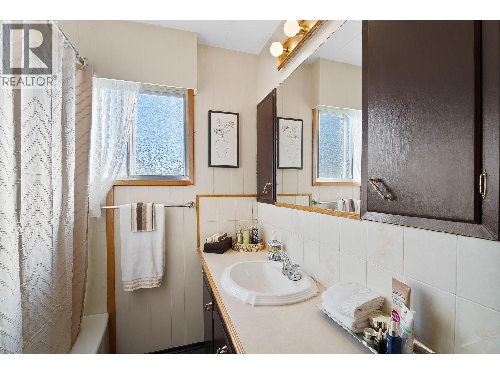 2588 Jackson Avenue, Merritt