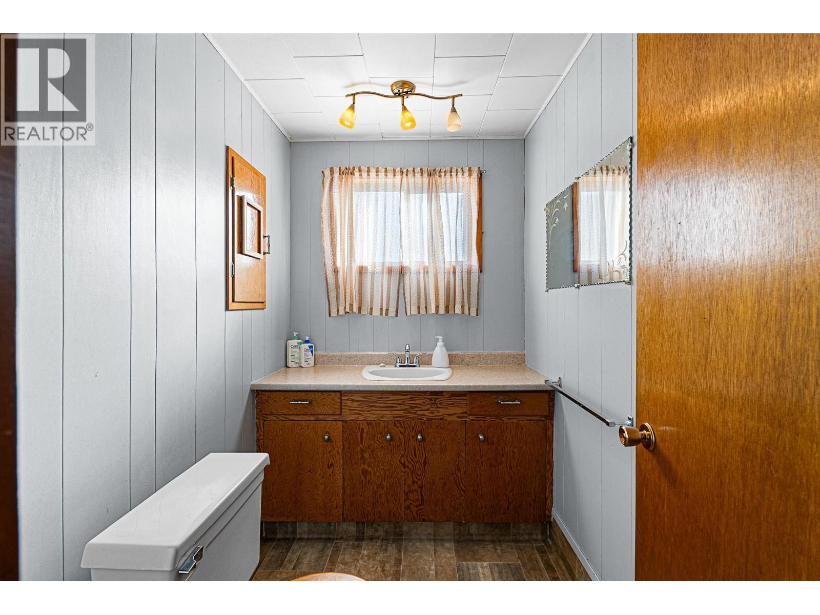 2588 Jackson Avenue, Merritt