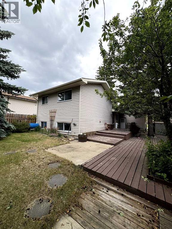 Single Family House 4 Level for Sale in   Avenue NE Pineridge Calgary 