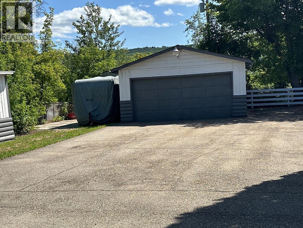 Single Family House Bungalow for Sale in   Street Rosedale Peace River 