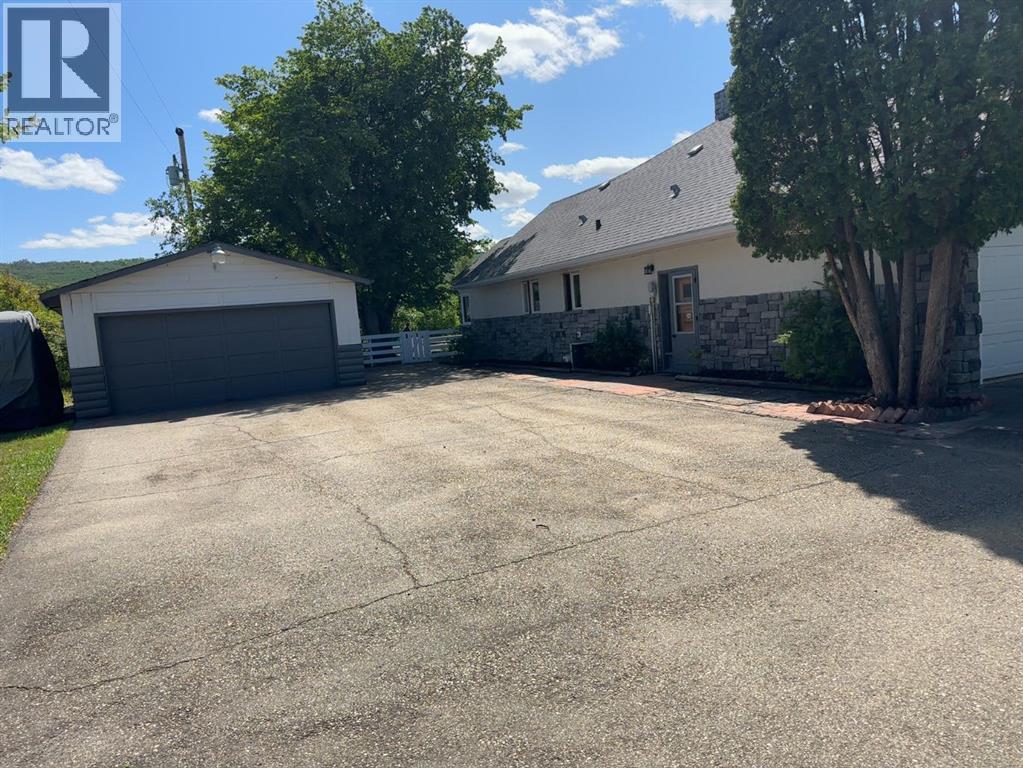 Single Family House Bungalow for Sale in   Street Rosedale Peace River 