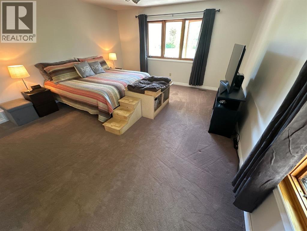 Single Family House Bungalow for Sale in   Street Rosedale Peace River 