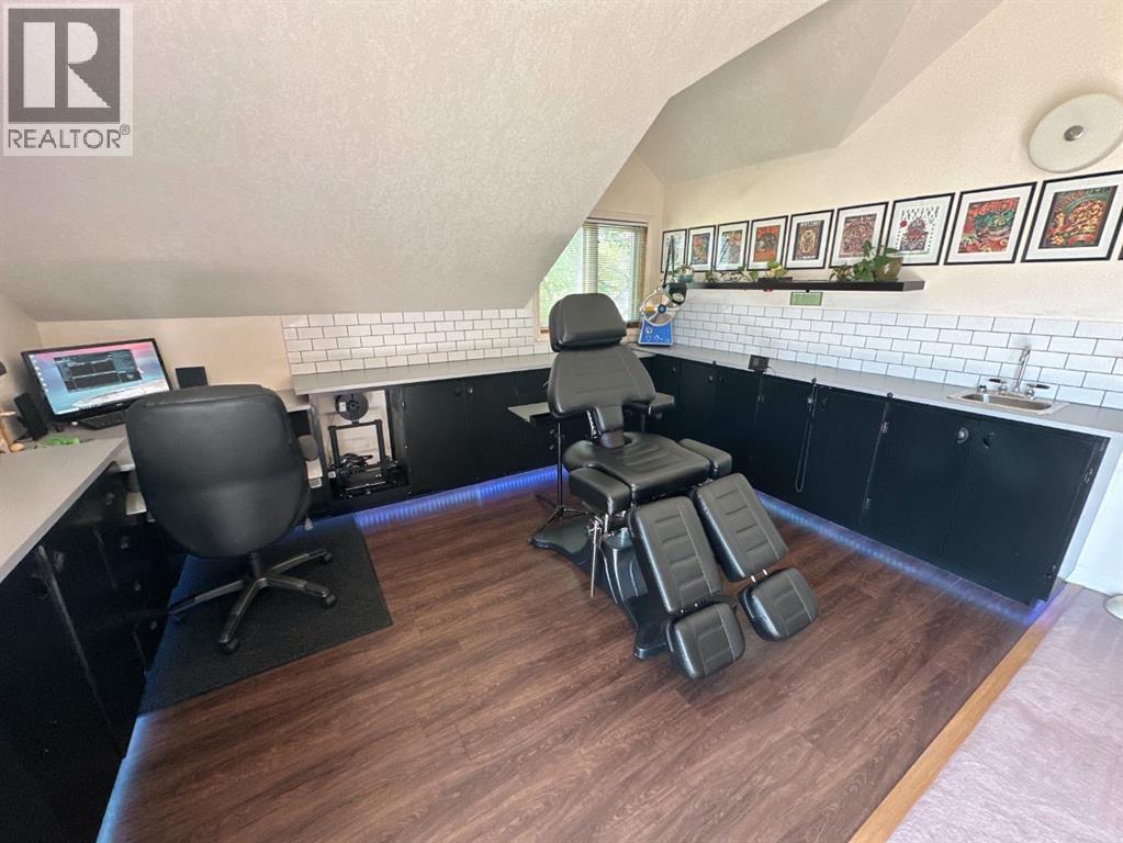 Single Family House Bungalow for Sale in   Street Rosedale Peace River 