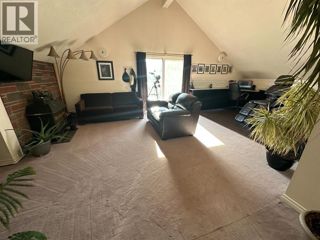 Single Family House Bungalow for Sale in   Street Rosedale Peace River 