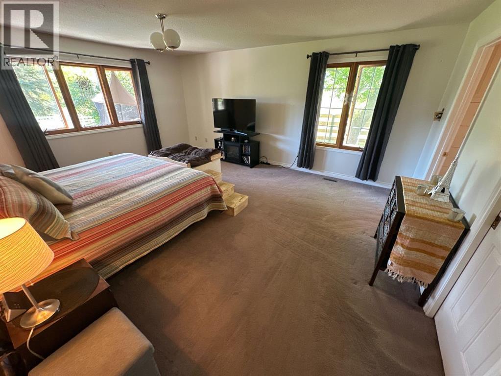 Single Family House Bungalow for Sale in   Street Rosedale Peace River 