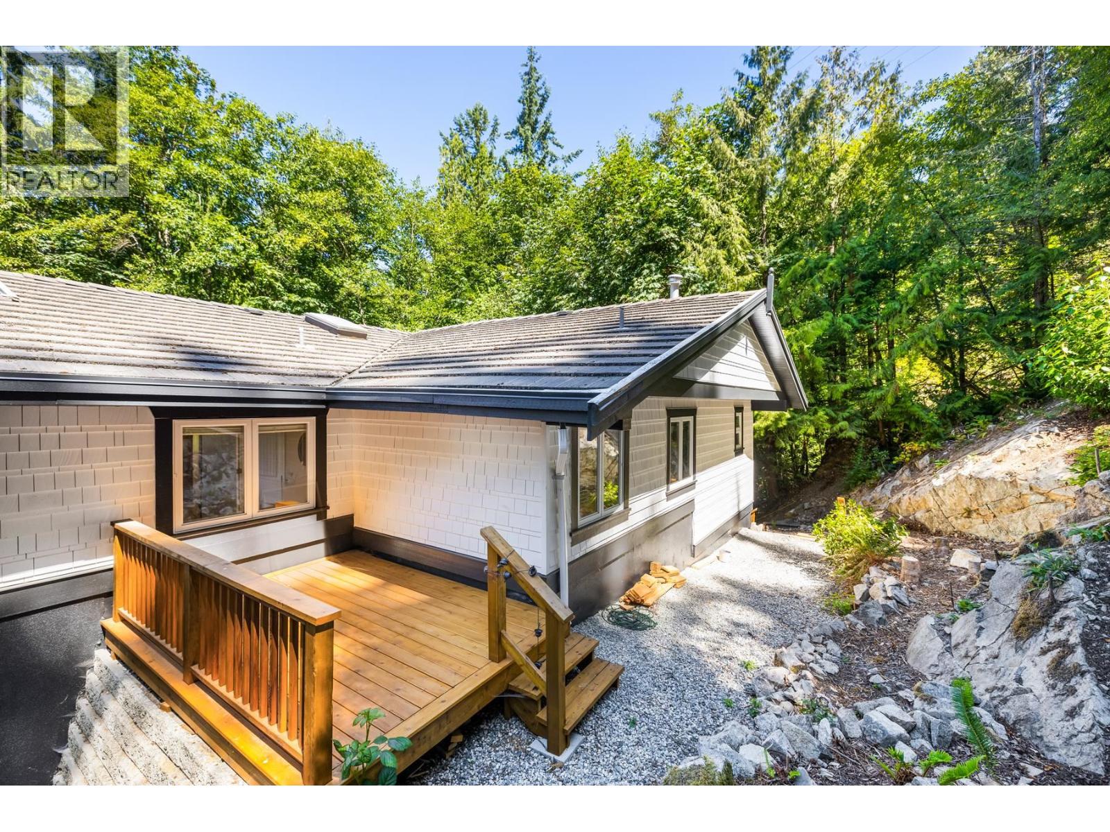 5671 WESTPORT ROAD, West Vancouver