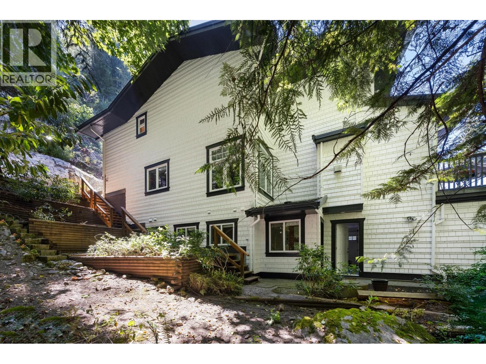 5671 WESTPORT ROAD, West Vancouver