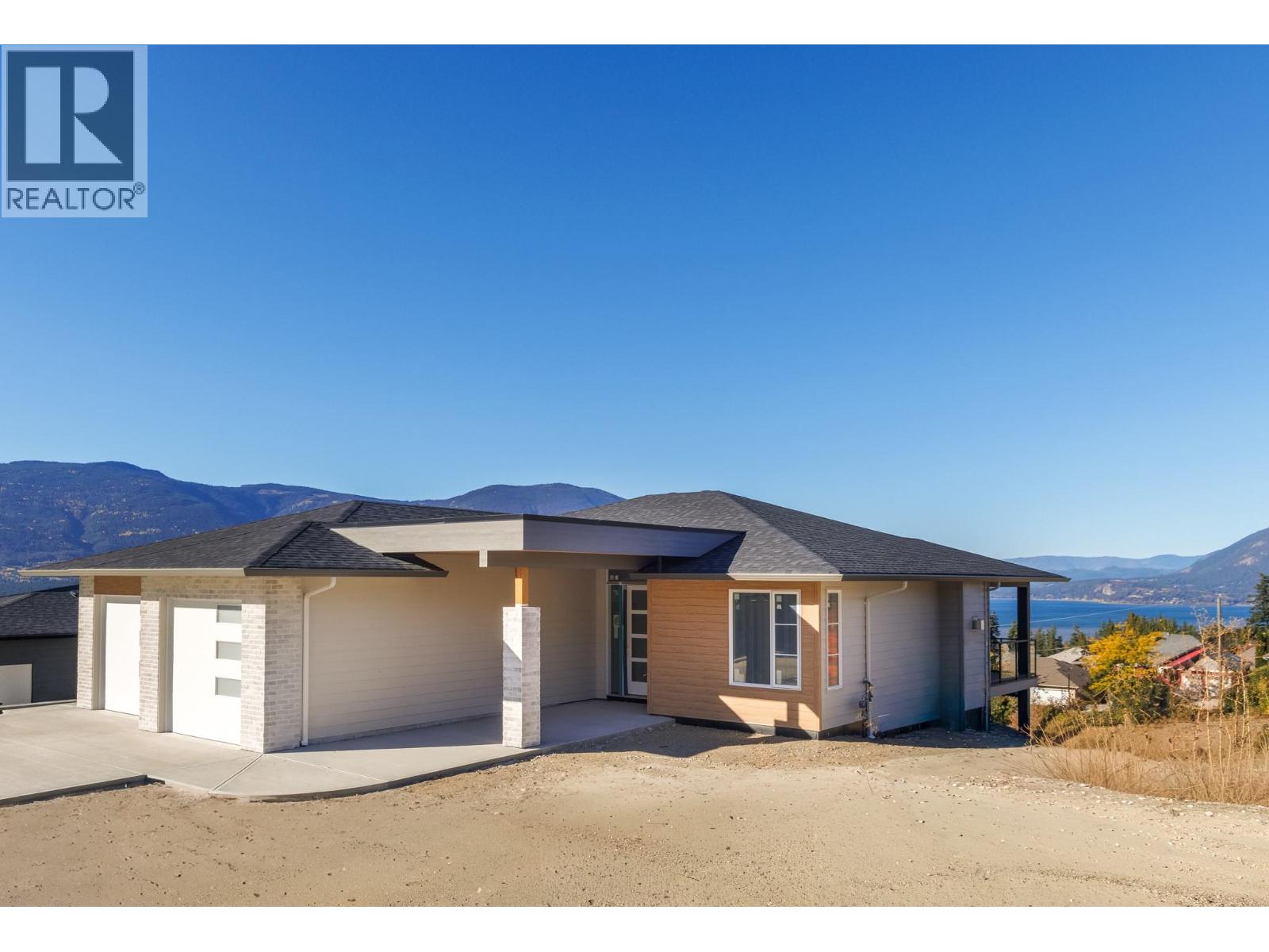 1121 16 Avenue SE, Salmon Arm