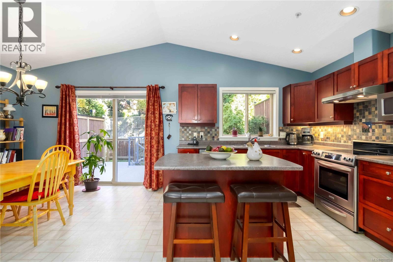 23 127 ALDERSMITH Place, View Royal