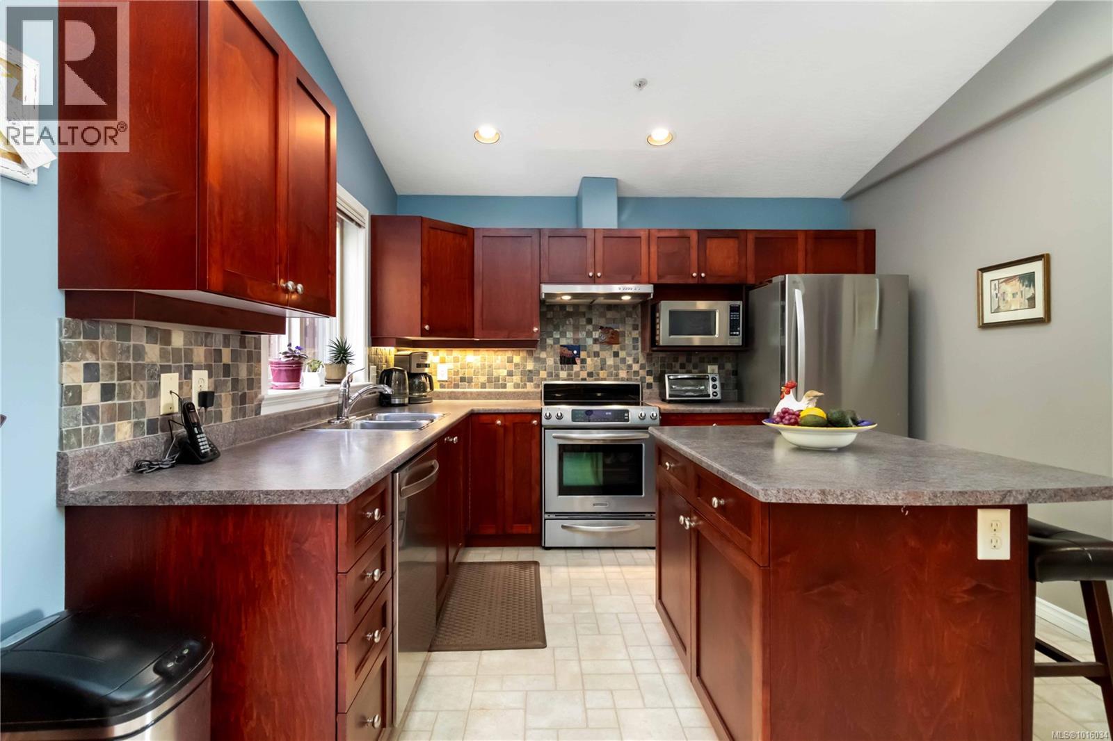 23 127 ALDERSMITH Place, View Royal
