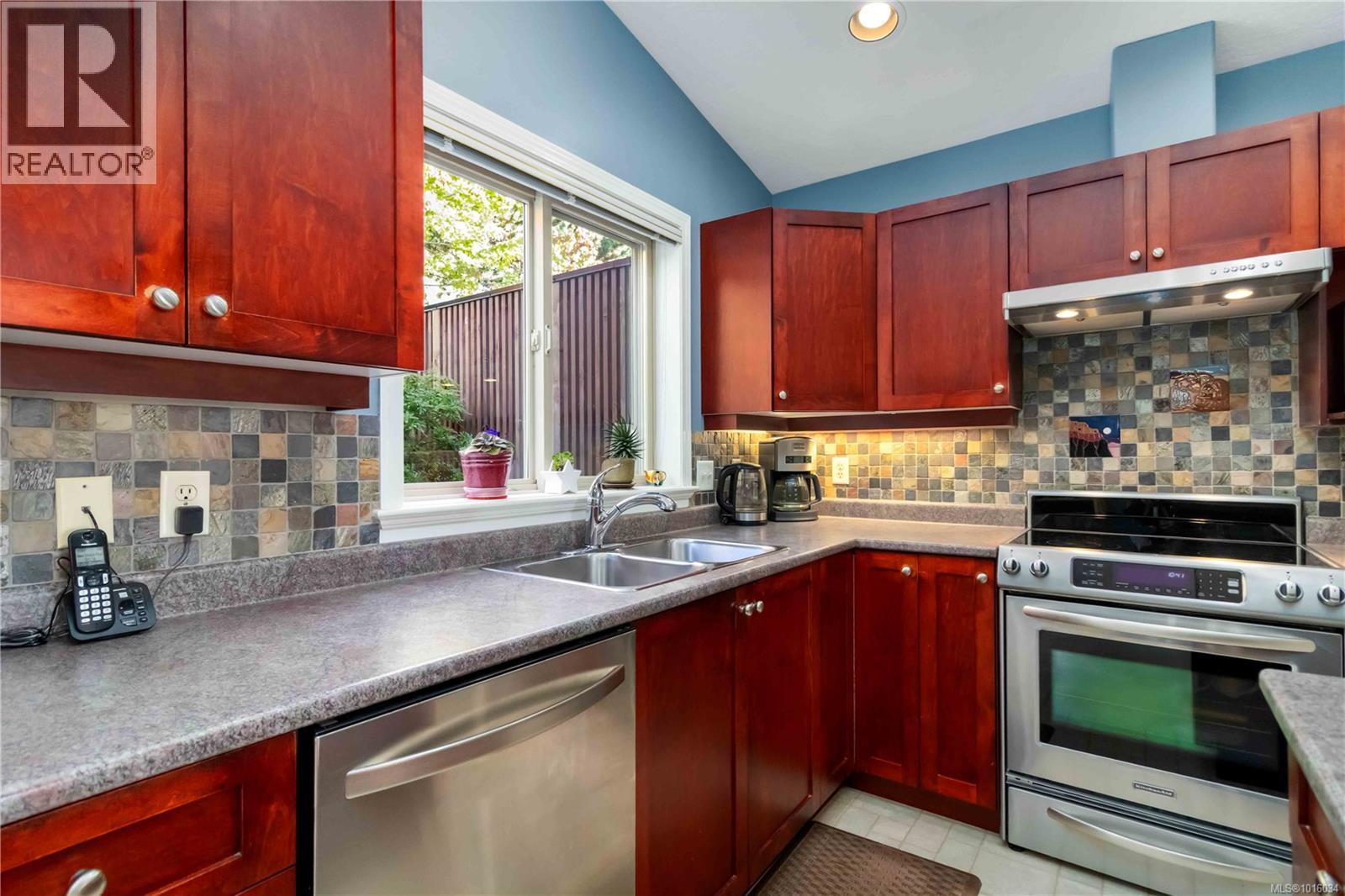 23 127 ALDERSMITH Place, View Royal