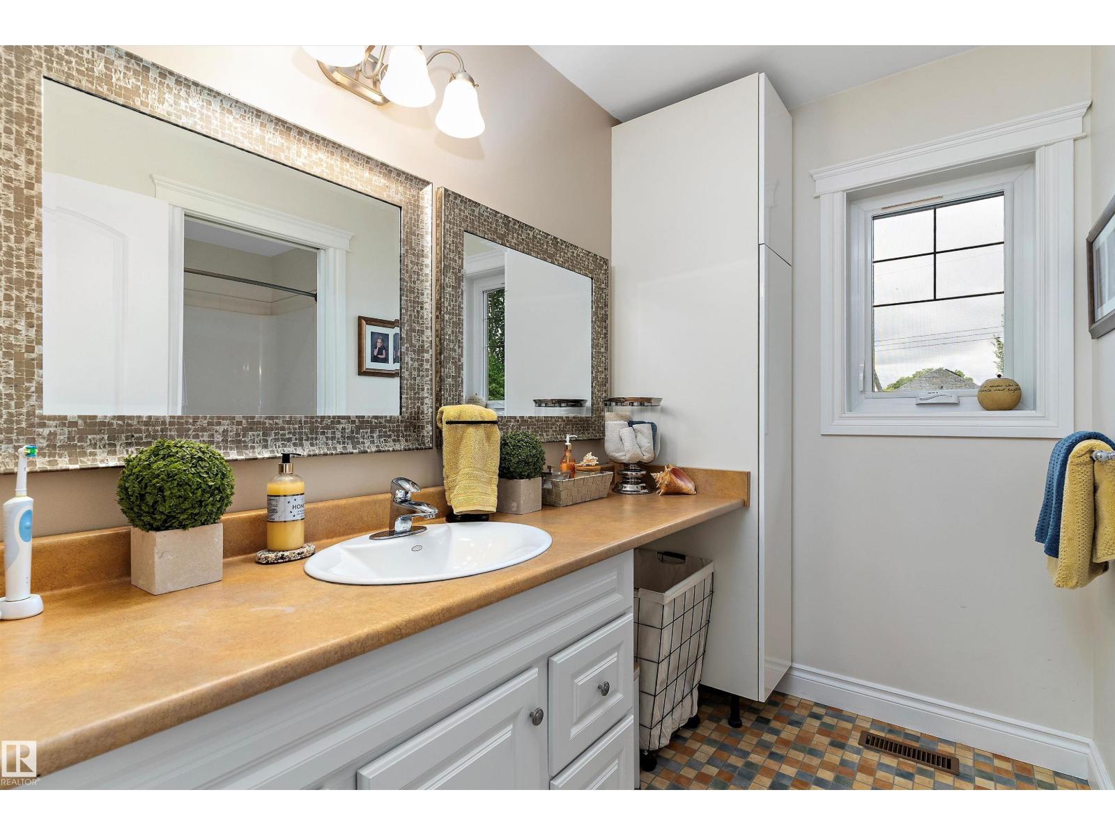 10765 65 ST NW, Edmonton