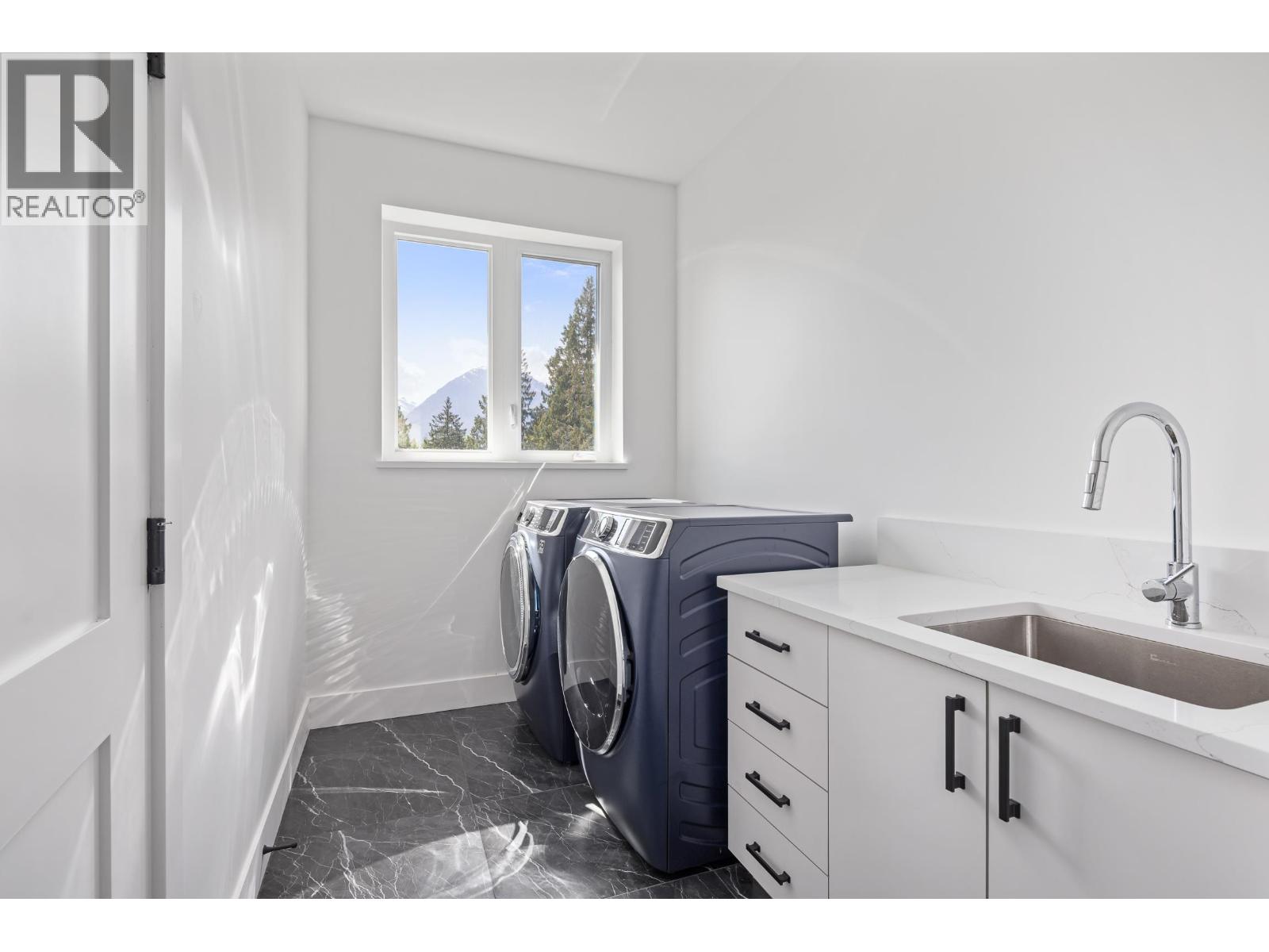 37 3385 MAMQUAM ROAD, Squamish