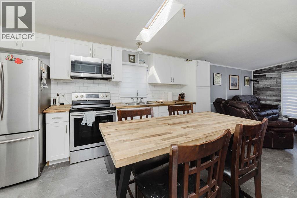 69 1413 SUNSHINE COAST HIGHWAY, Gibsons