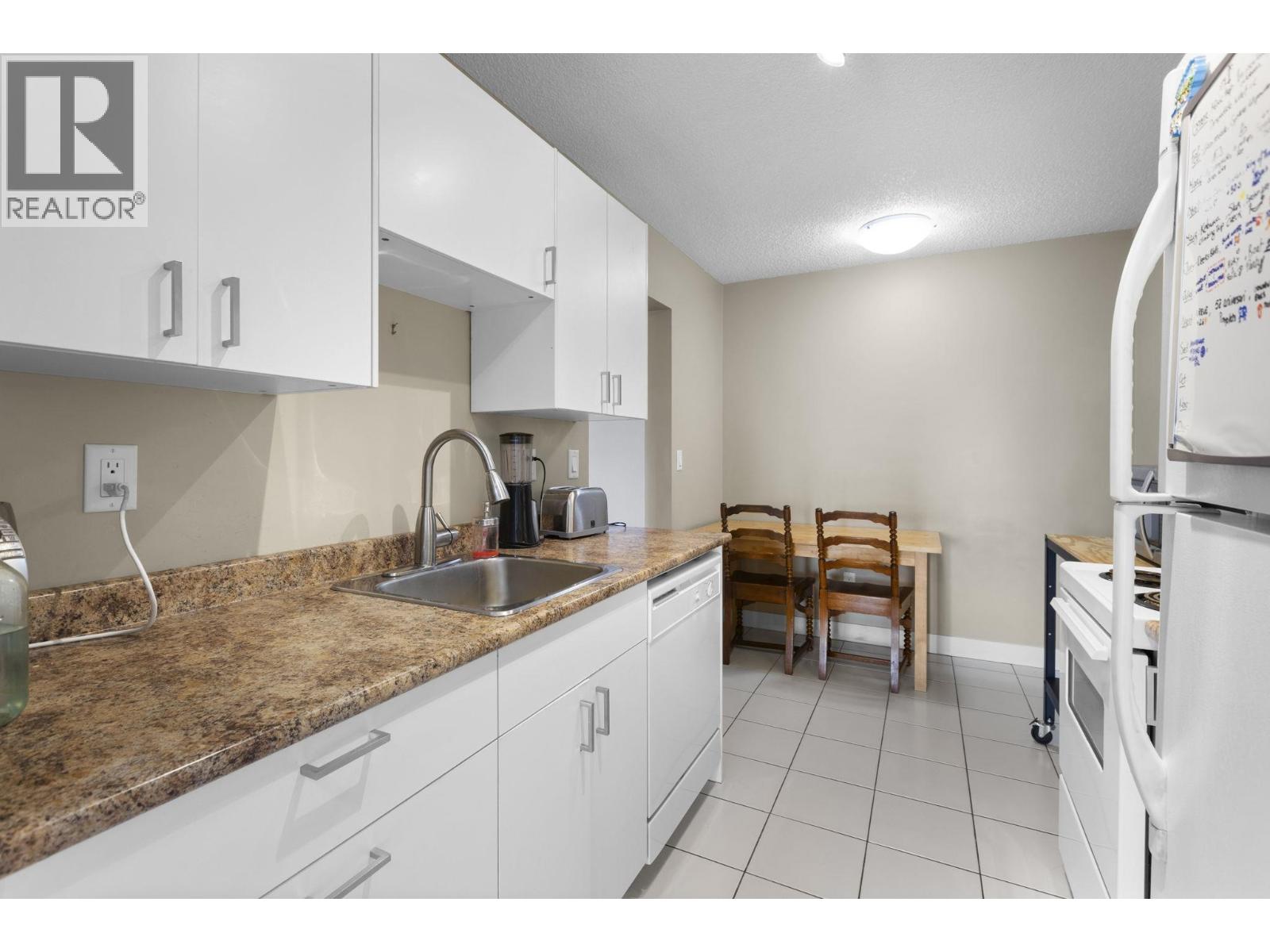 337 340 W 3RD STREET, North Vancouver