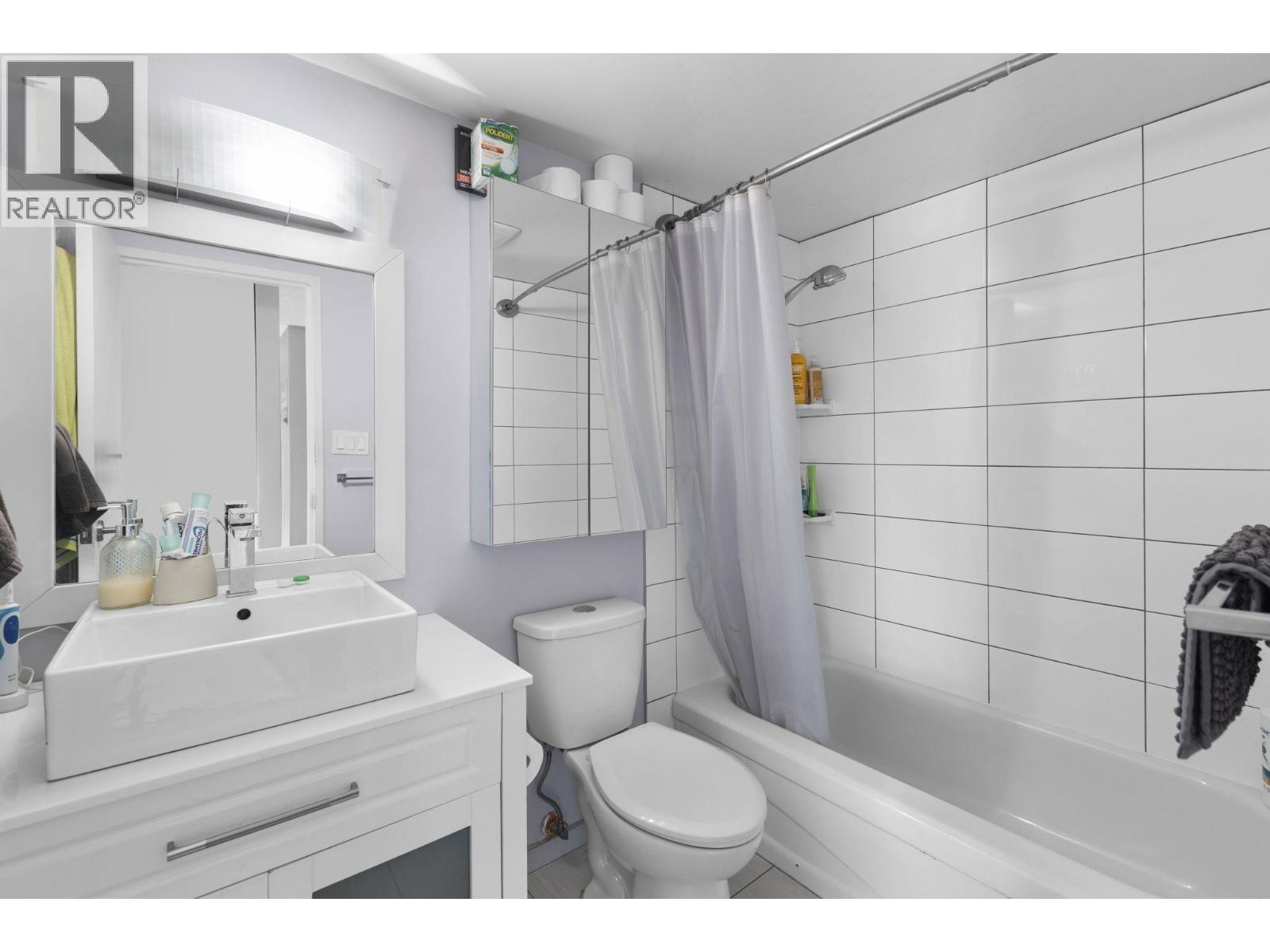 337 340 W 3RD STREET, North Vancouver