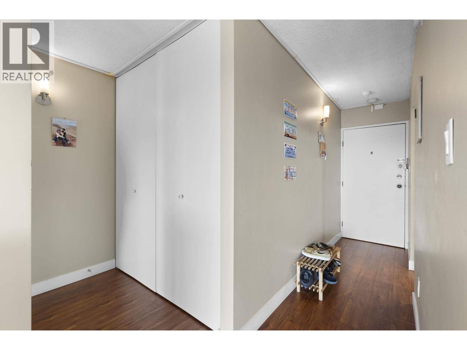 337 340 W 3RD STREET, North Vancouver
